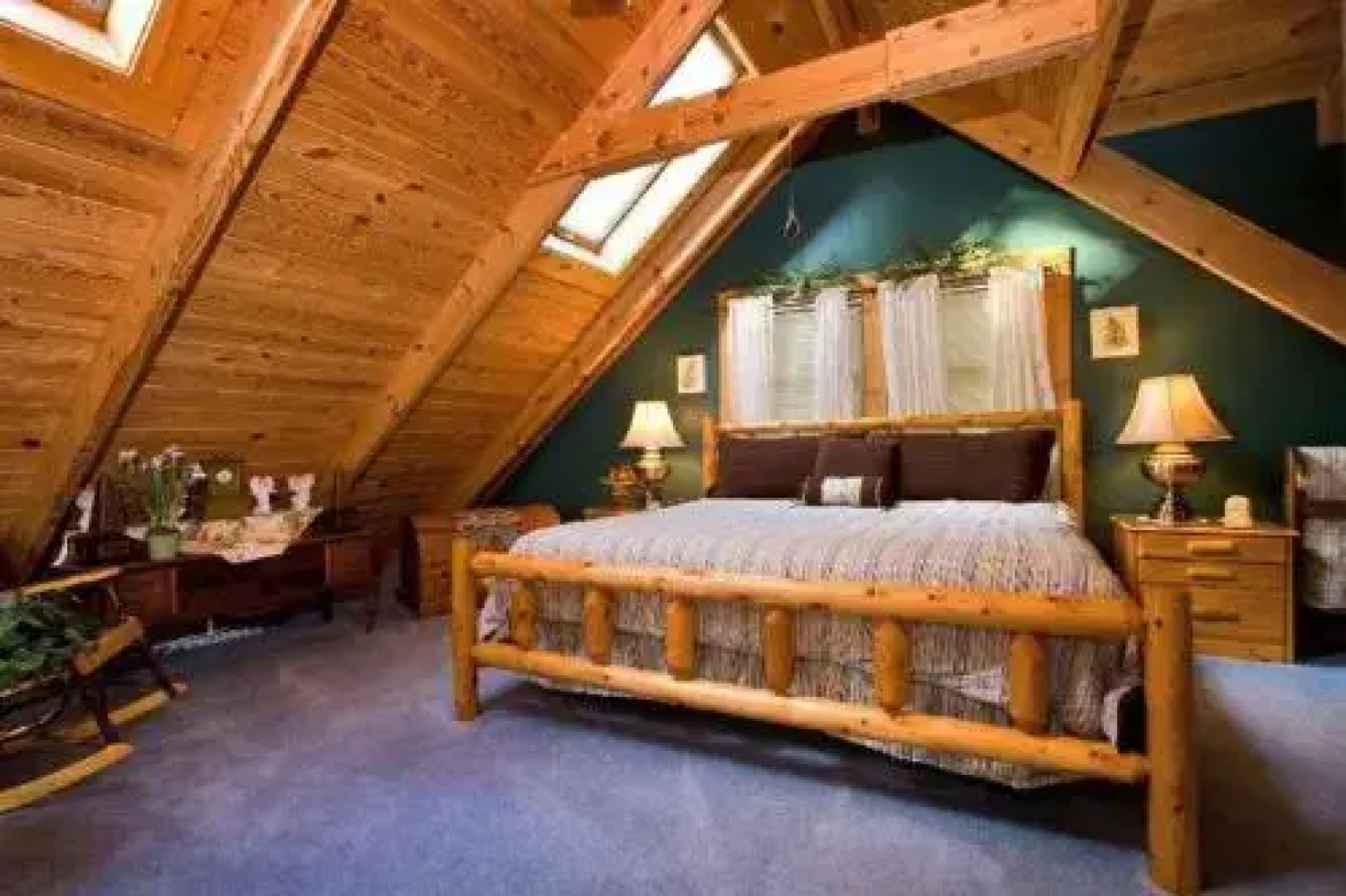 Angels Loft - 2 Br home by RedAwning