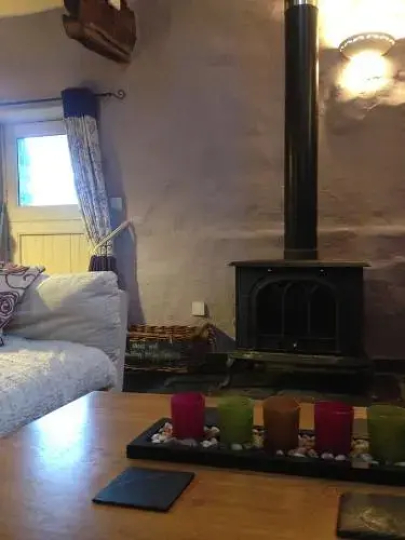 Tyddyn Bach Cottage & Bunk Huts