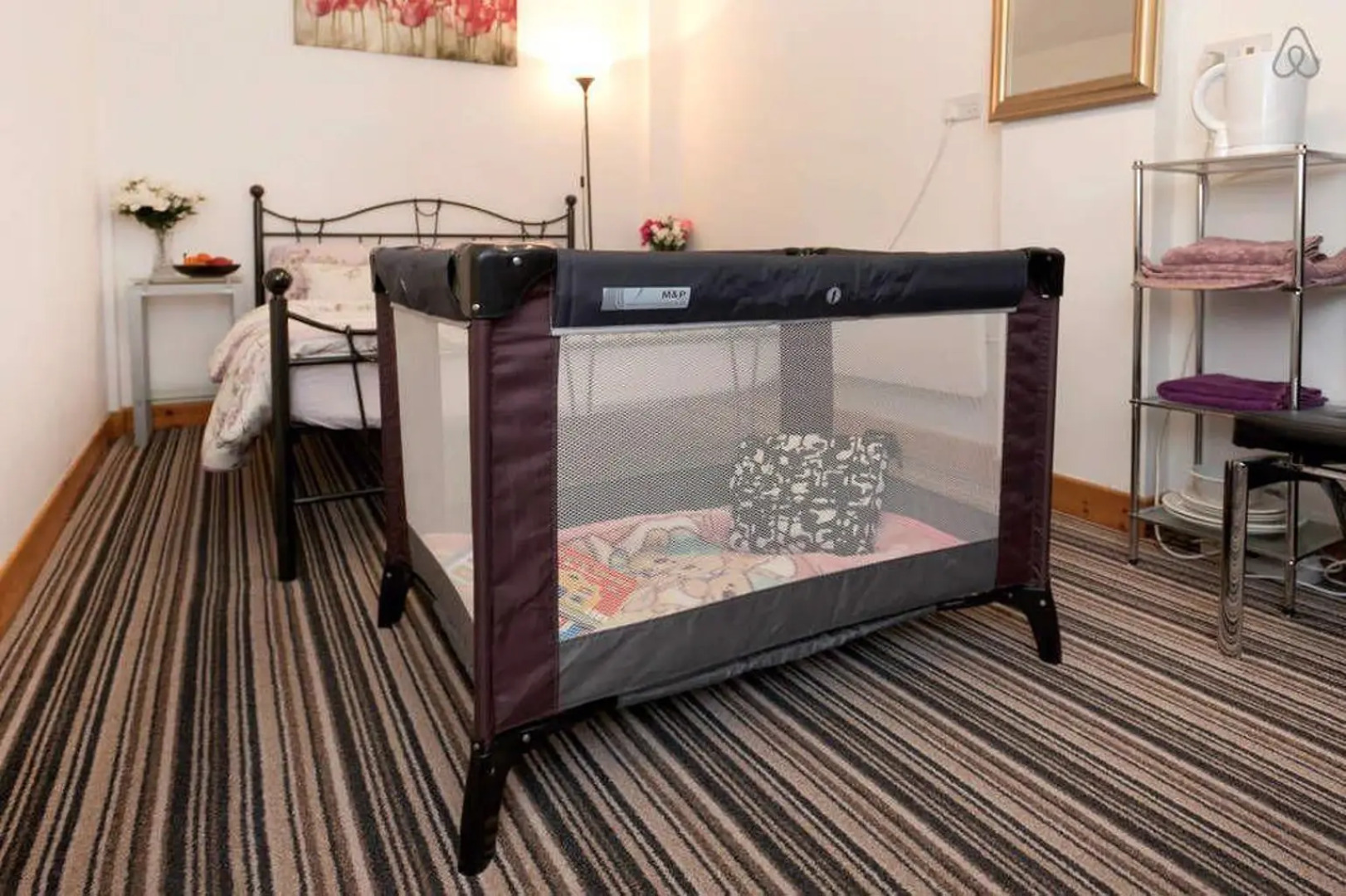 Two bedrooms self-contained flat with Free Parking - Flat 2