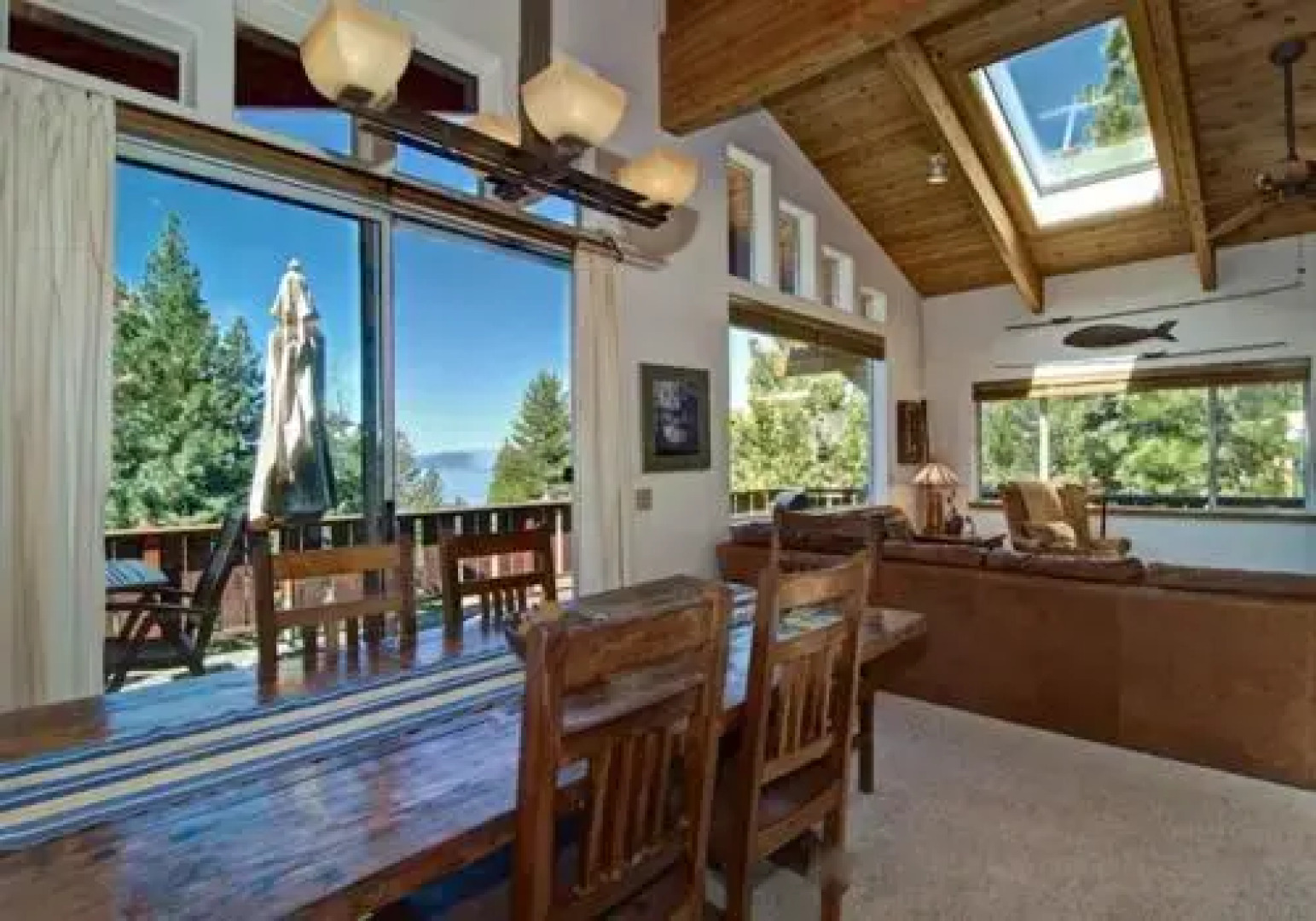 Golden Lakeview Home 3 Br home by RedAwning