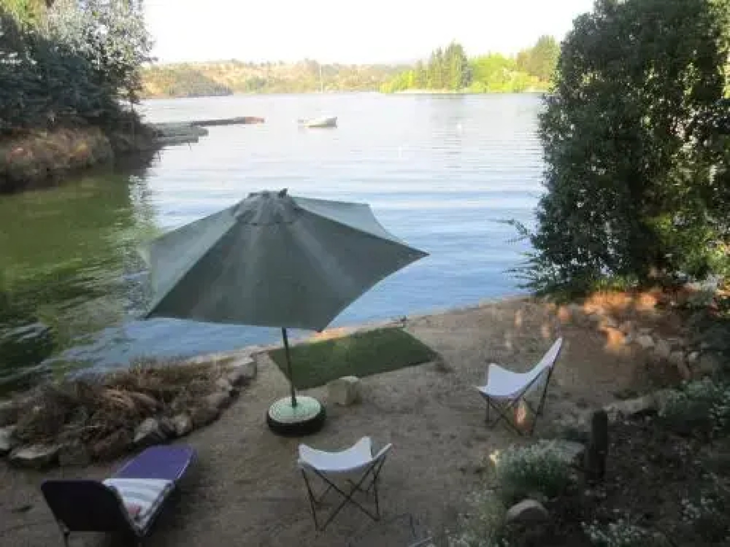 Cabaña de Adobe en Lago Rapel