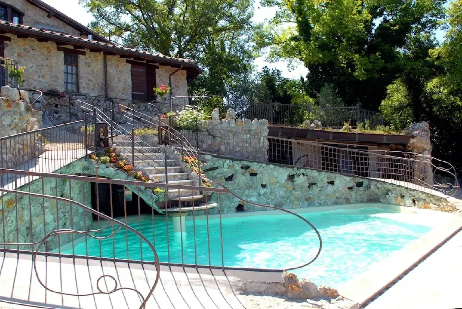 Volo Resort