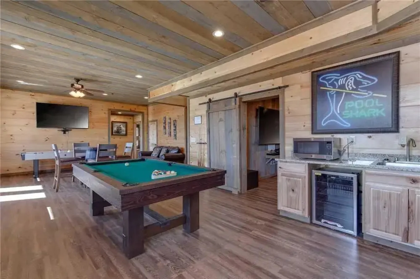 Great Smoky Lodge - Seven Bedroom Cabin