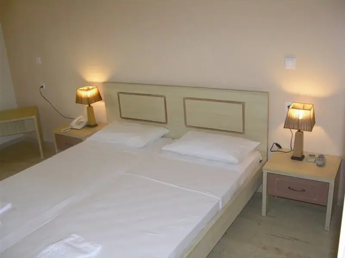 Отель Mikros Paradisos