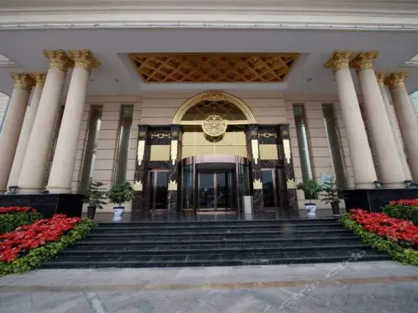 新乡塞纳河温泉酒店