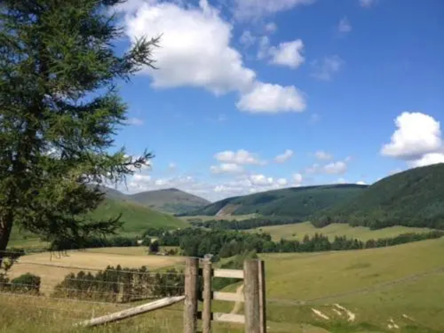 1 bedroom property in Peebles. Pet friendly.