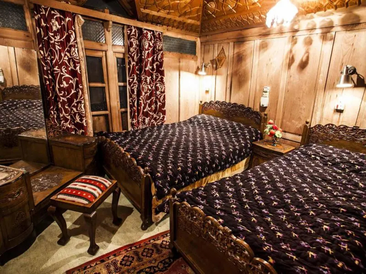 Humayun Palace Houseboat
