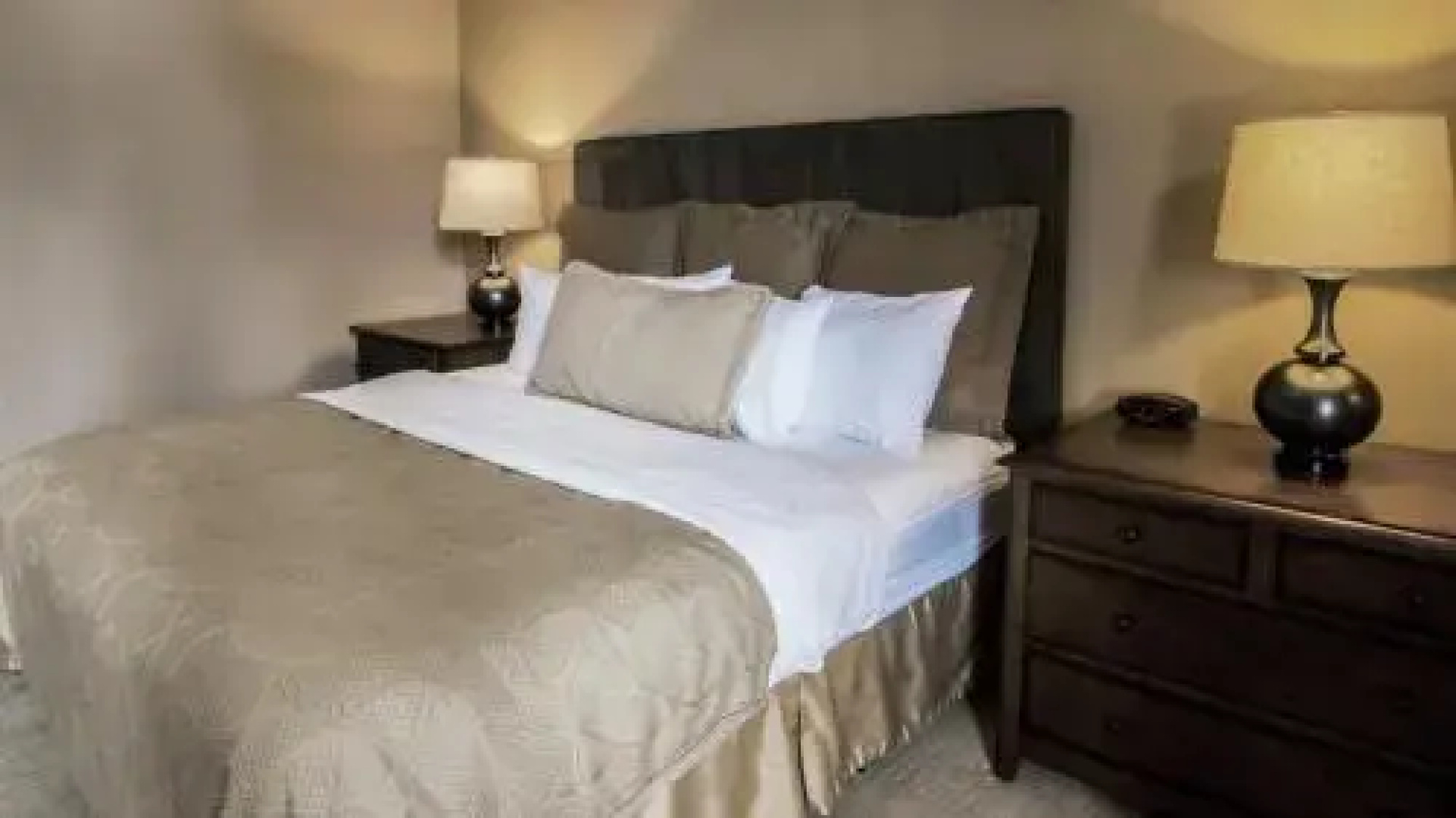 Journey's End - LOM402 - 1 Br Apts