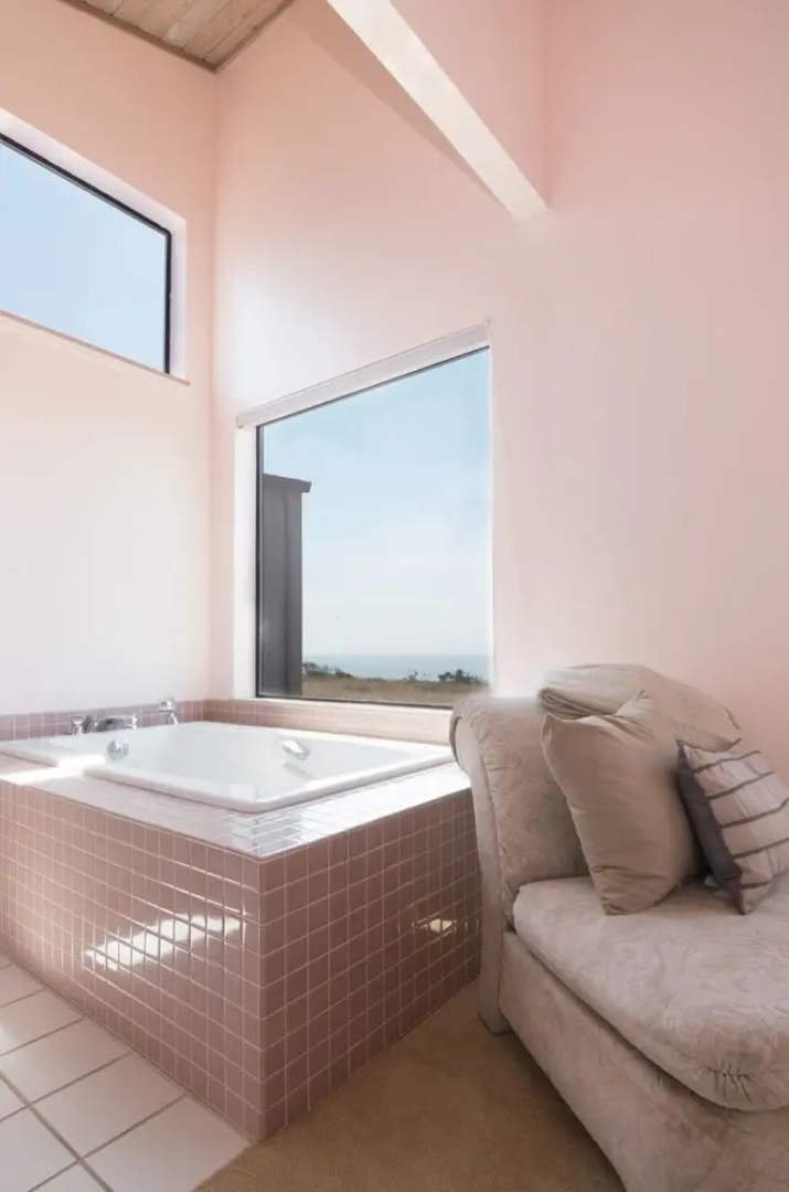 Seafront 3 Br home by RedAwning