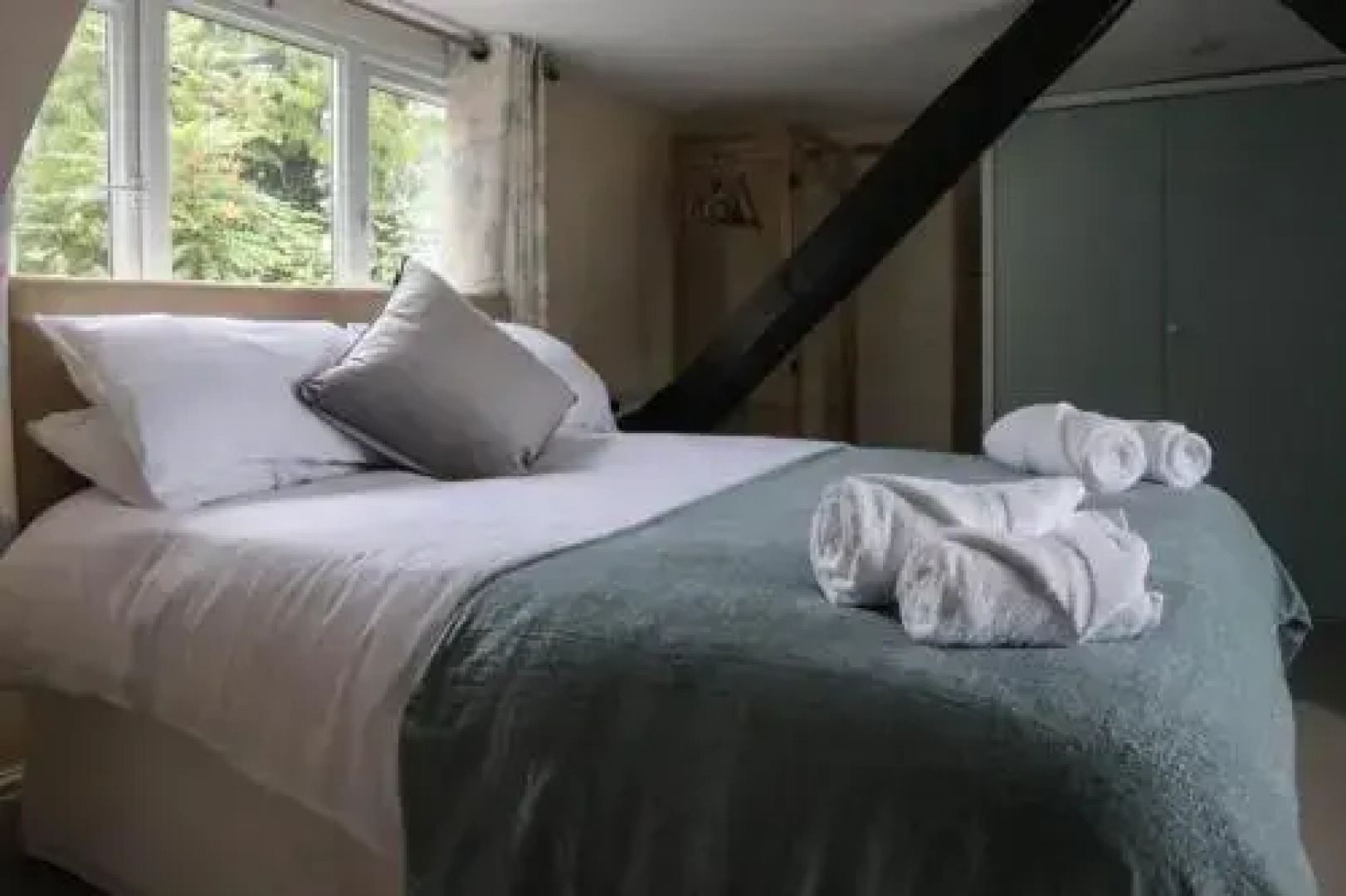 RHOS UCHAF. Country House. B+B