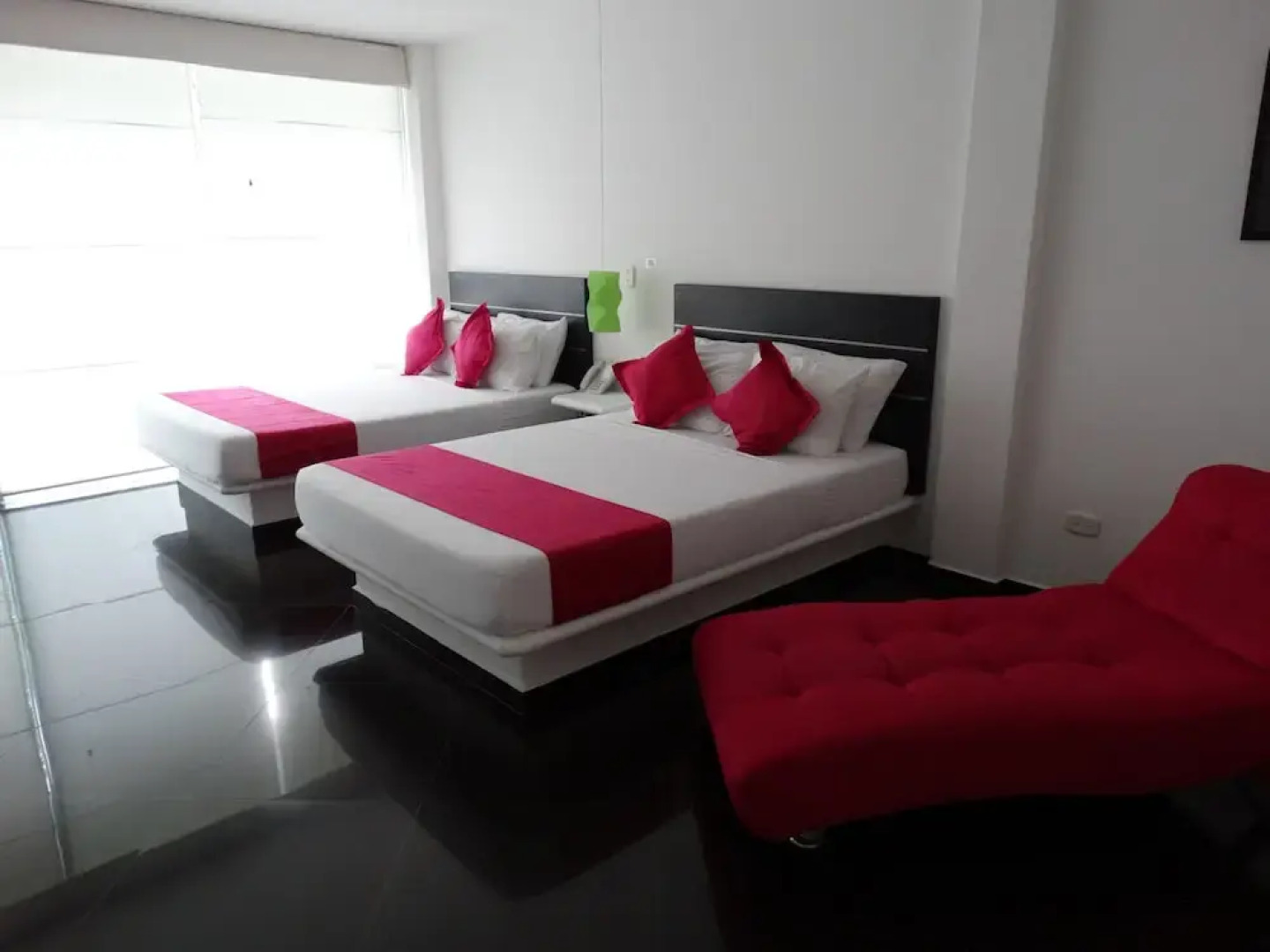 Hotel Paraiso Hollywood