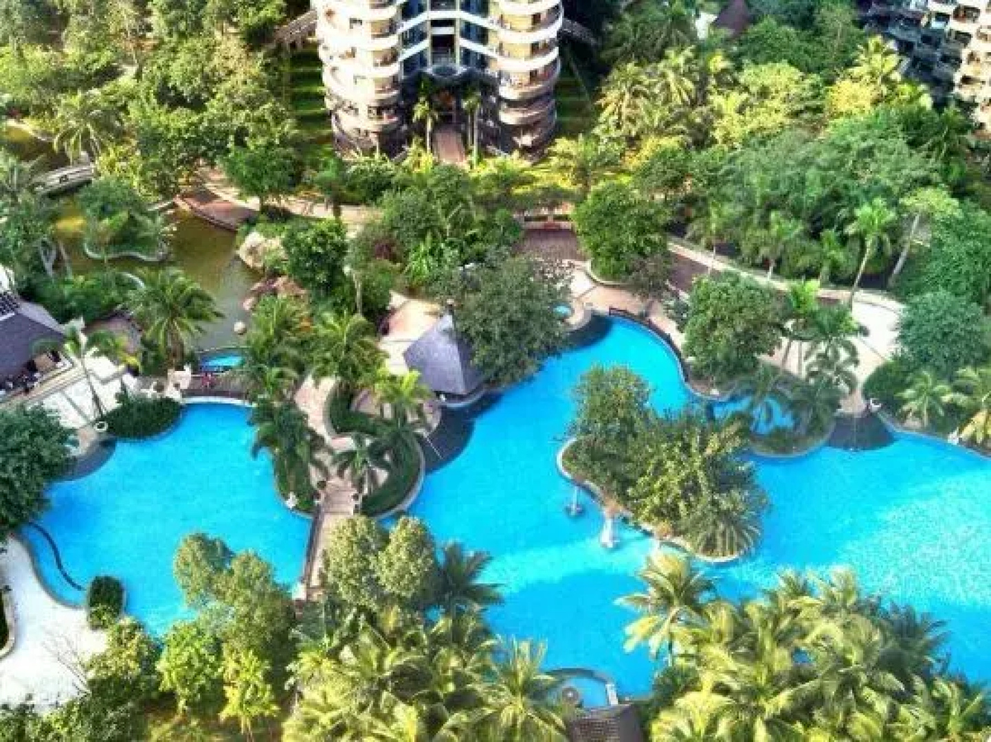 Dream Plus Apart Hotel & Youth Hostel