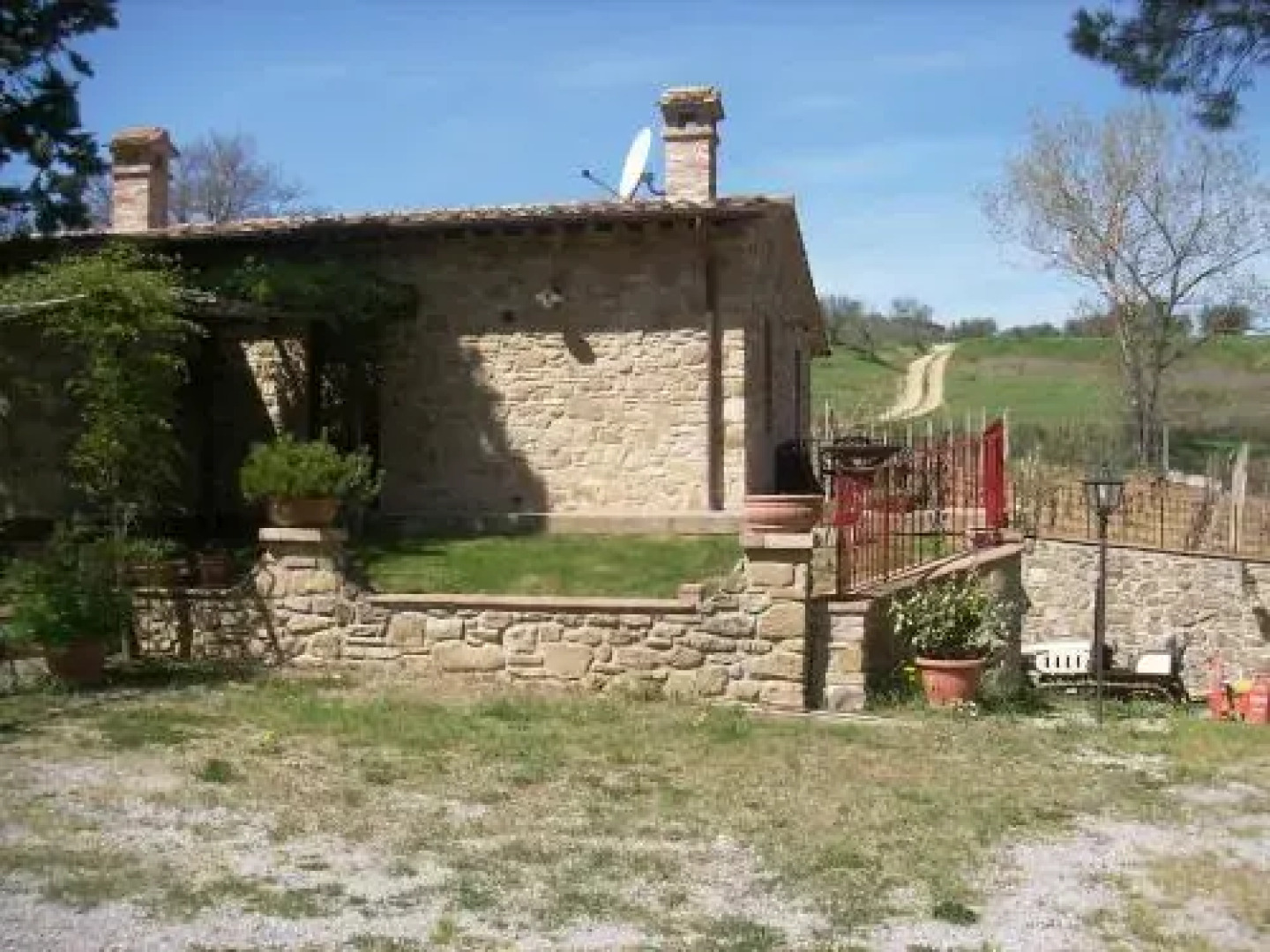 Casa Pindaro, immersa nel verde