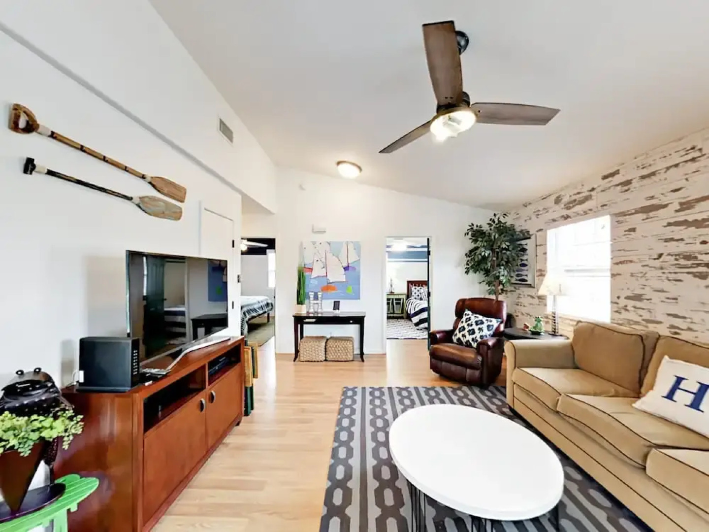 Lakefront Haven - 3 Br Home