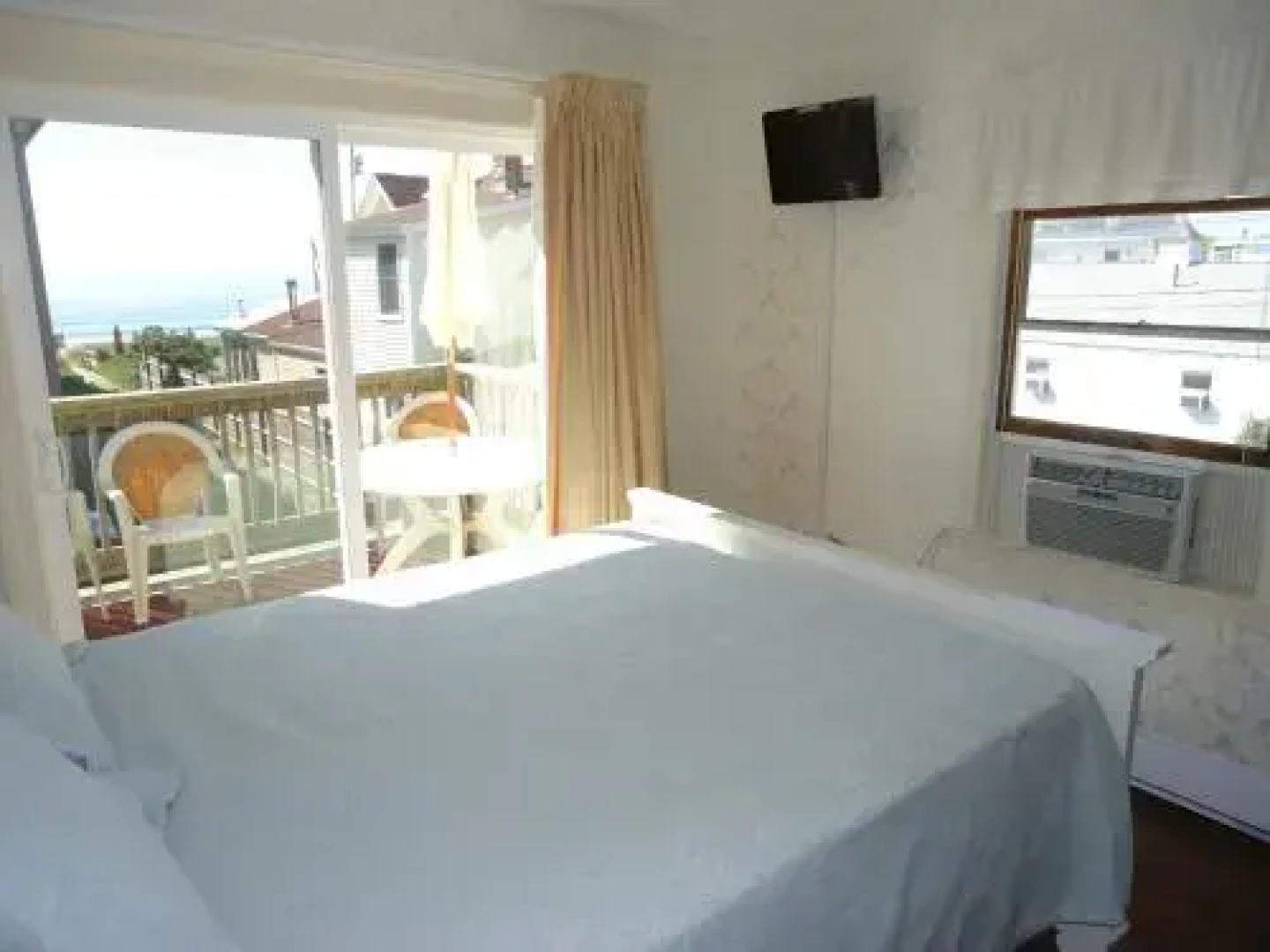 Auberge Beachside Apartment