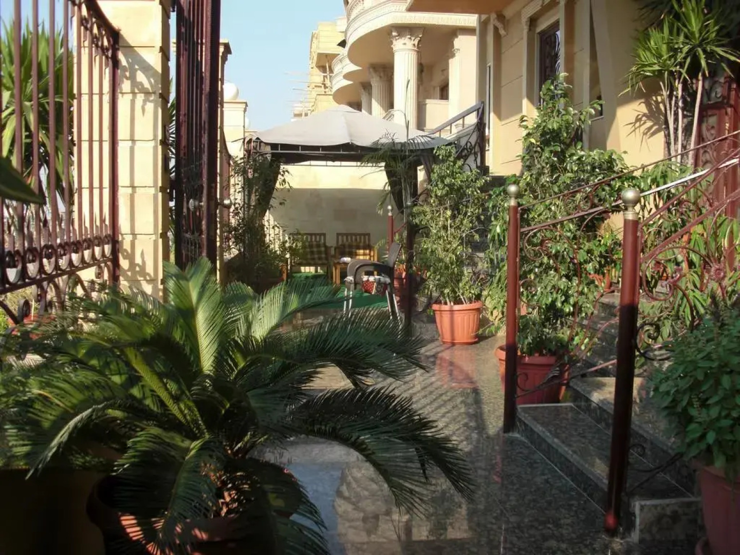 Cairo plaza Guest House
