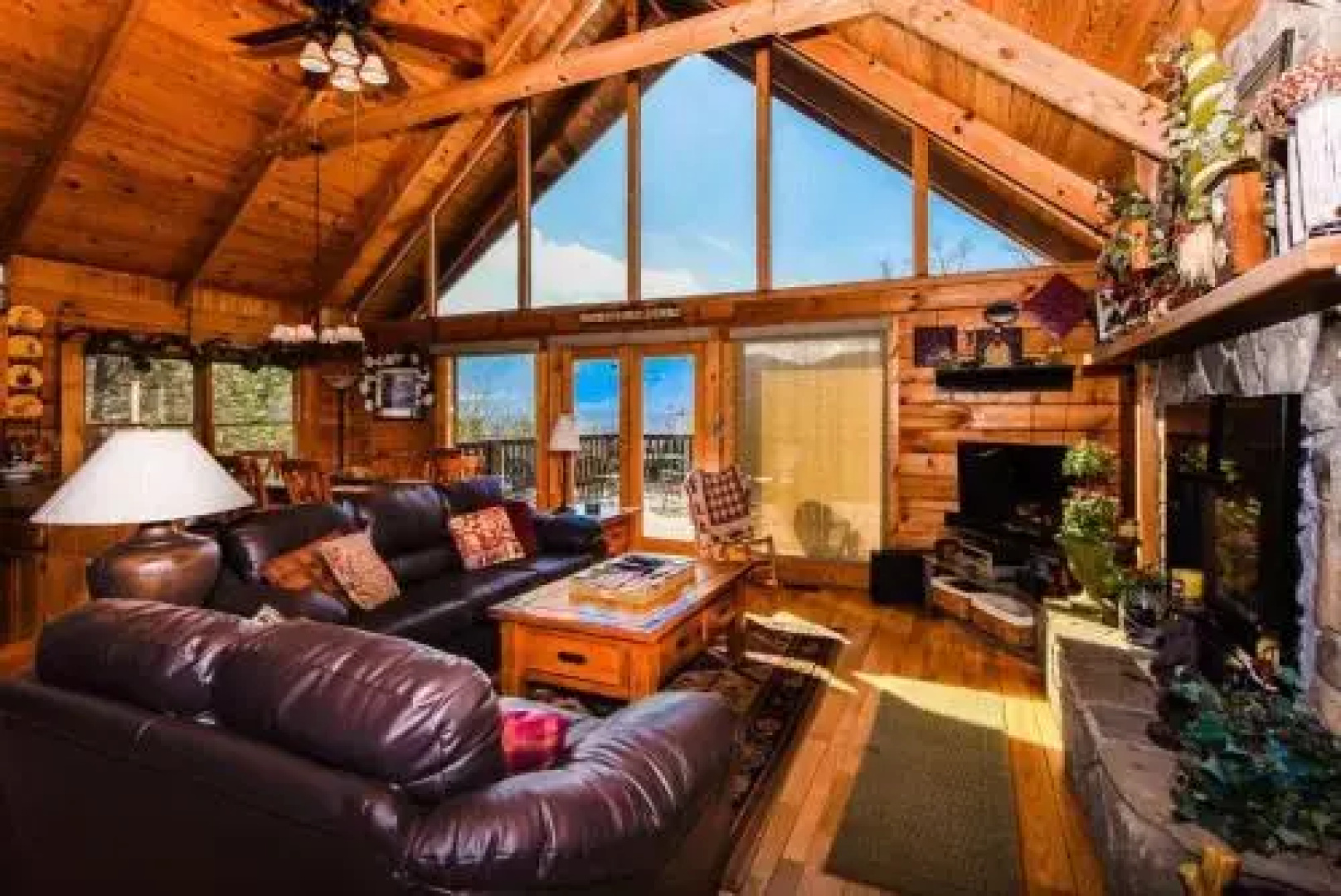 Angels Loft - 2 Br home by RedAwning