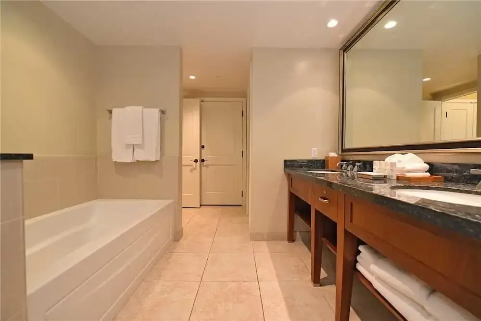 Honua Kai-Konea #539 - 2 Br condo by RedAwning