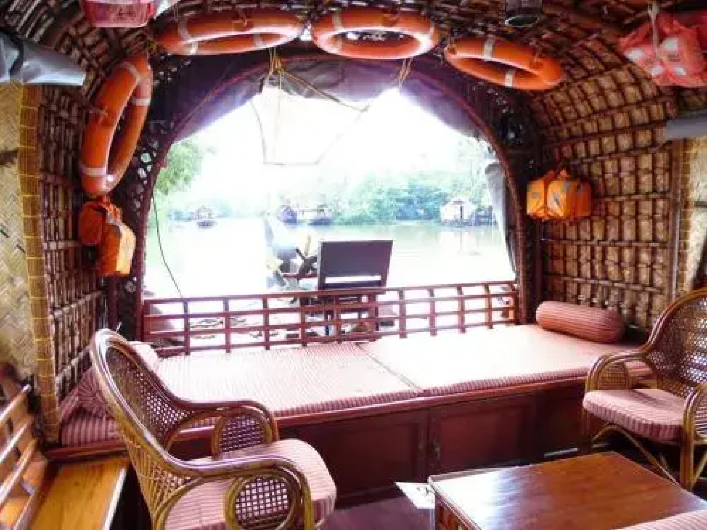Eco Trails Houseboats