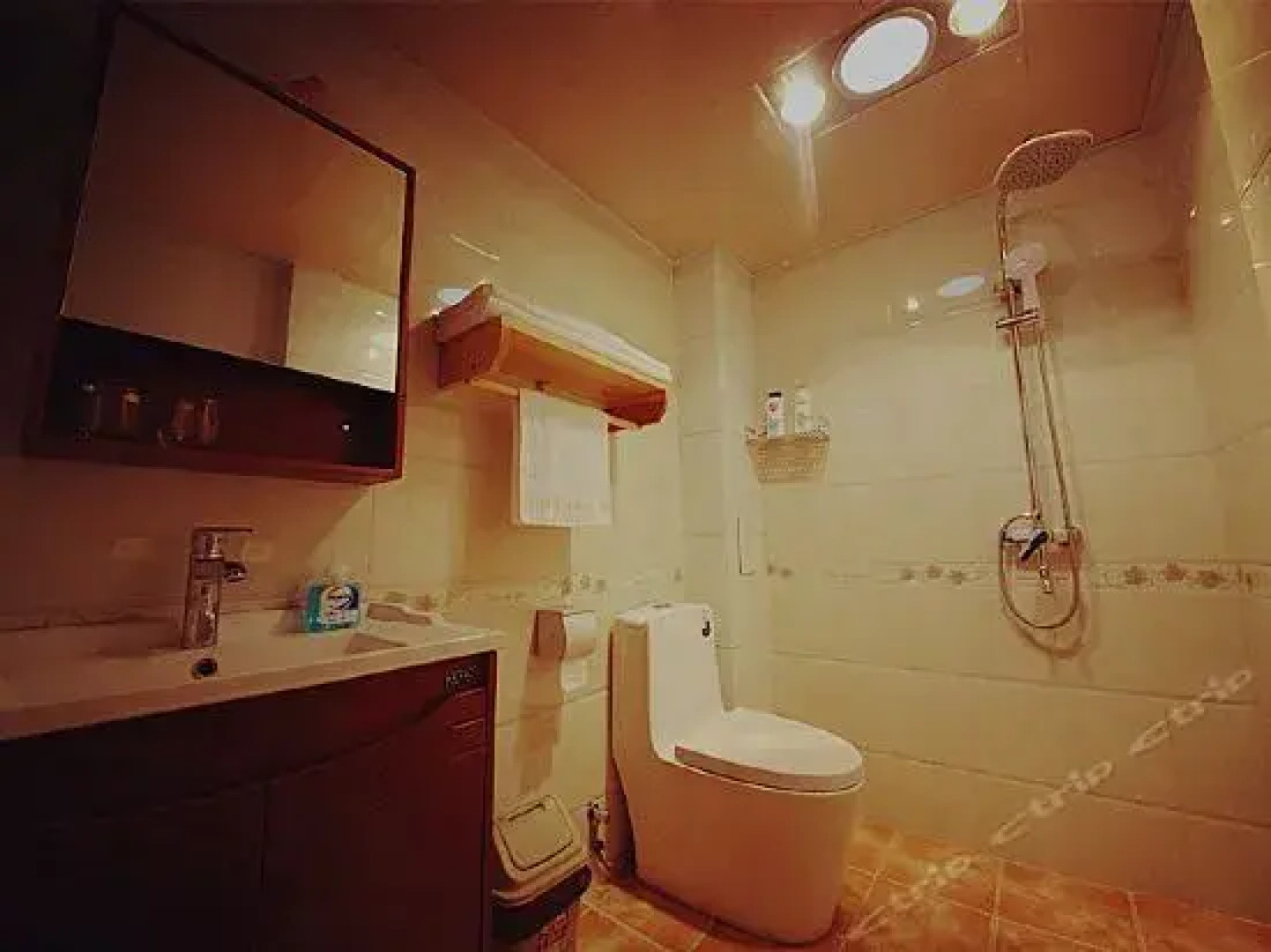 Shangri-La Cedar Inn