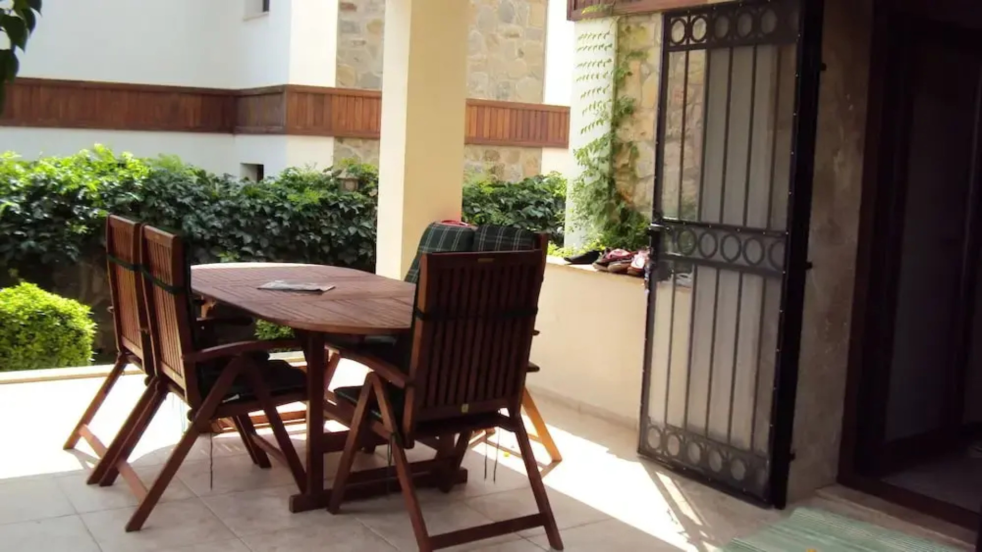 Important Group Villa Berry