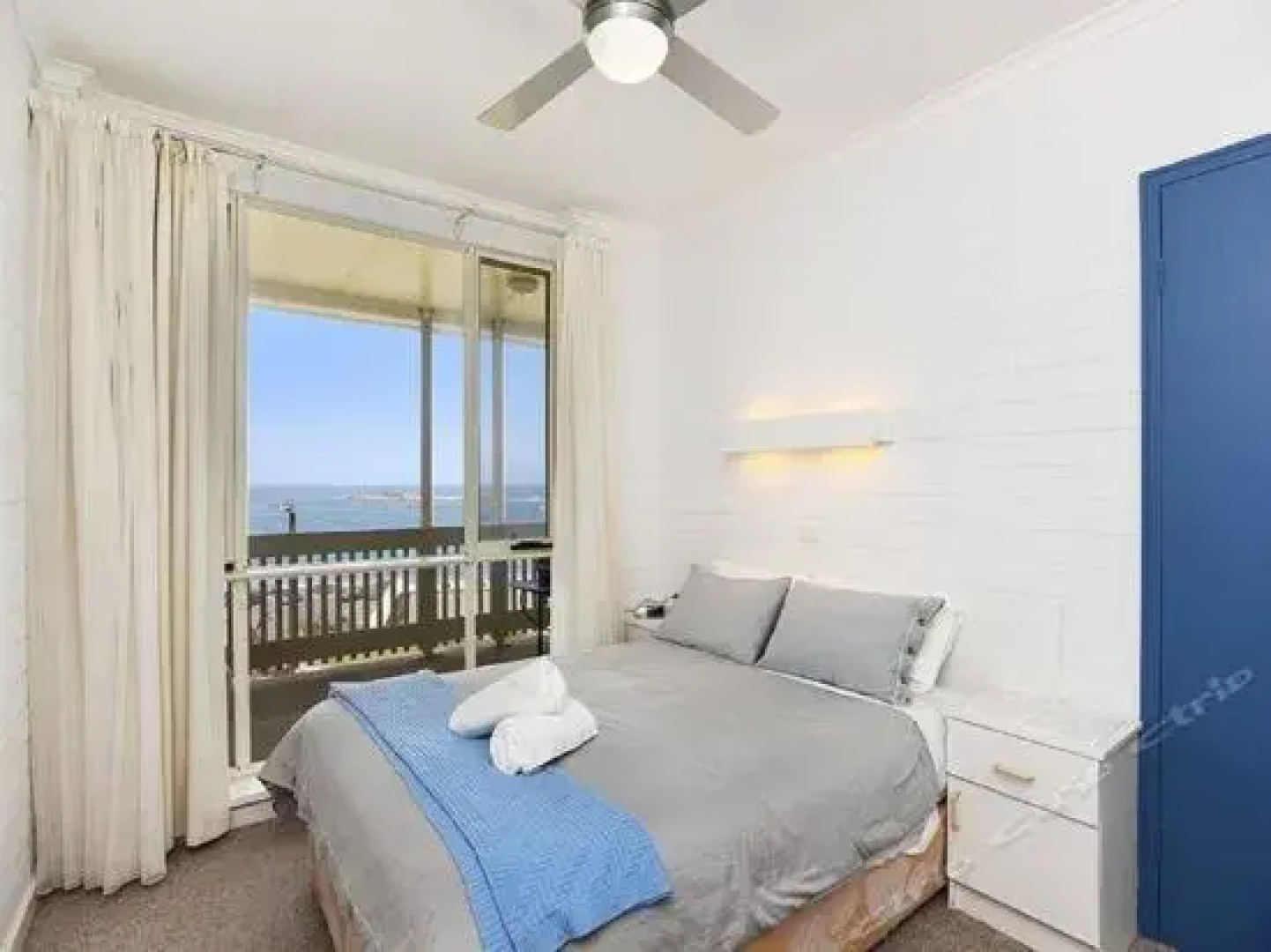 The Dolphins Beachfront Apartments