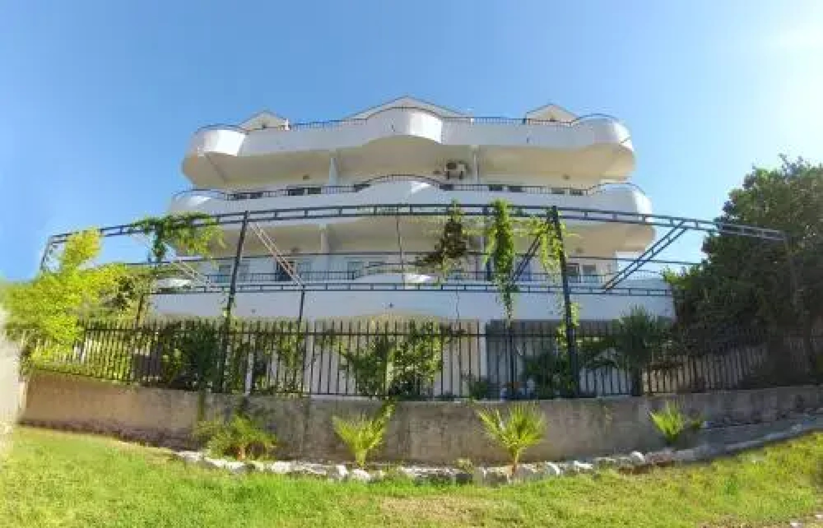 Montra Apartments