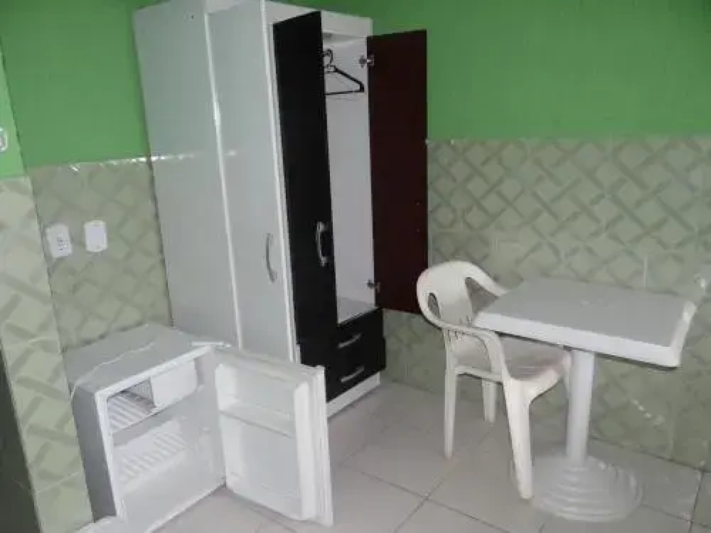 Yves Hotel