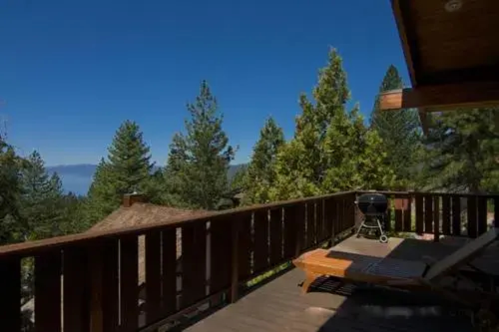 Golden Lakeview Home 3 Br home by RedAwning