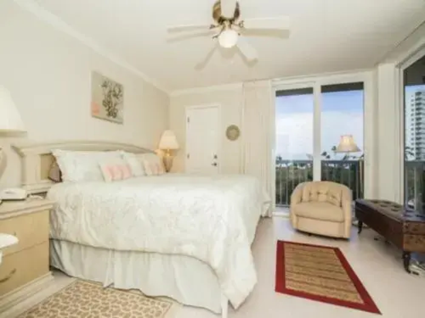 Deluxe Seaside Condo with Gorgeous View and Olympic-Size Pool by RedAwning