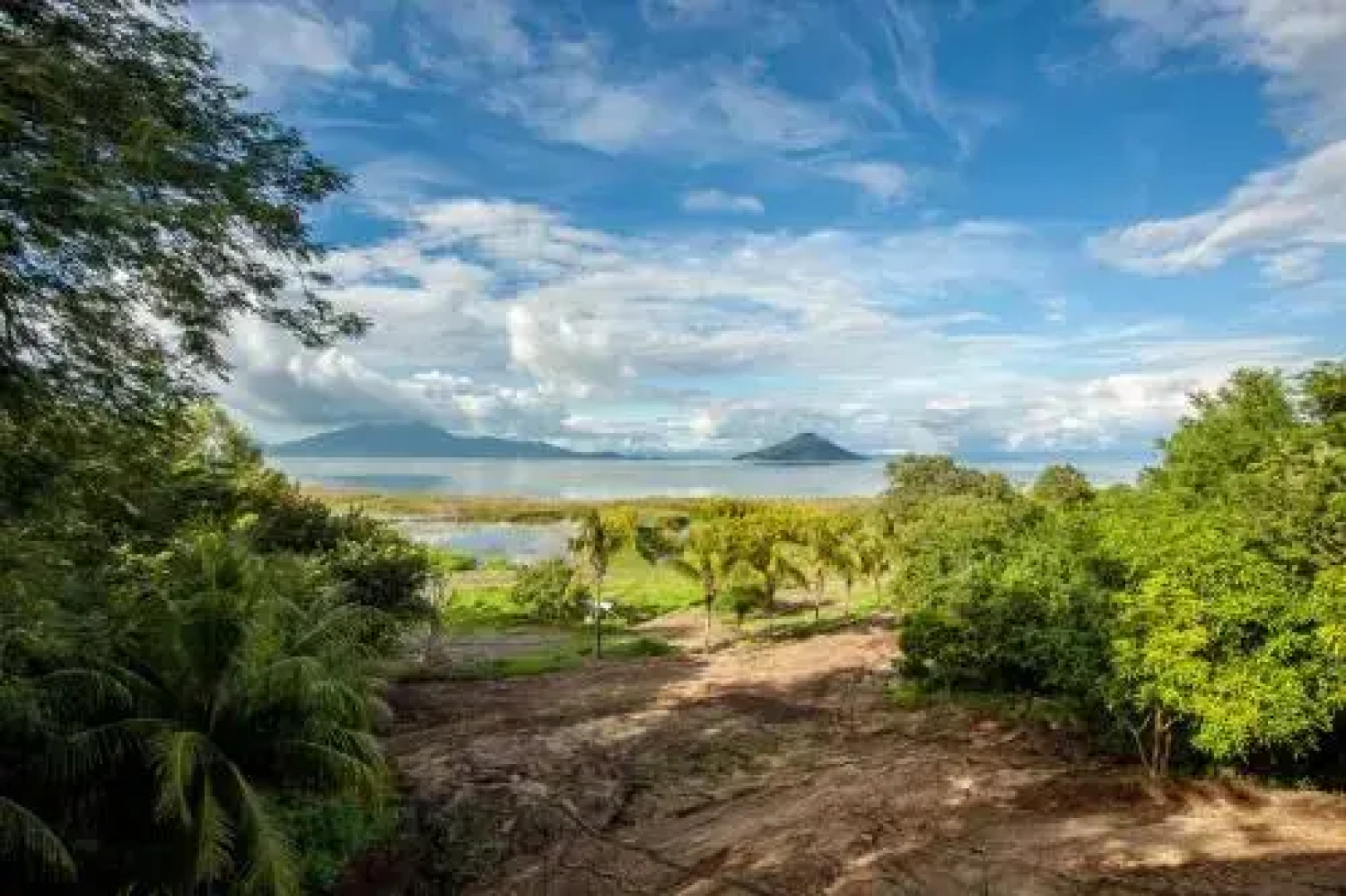 Momotombo Lake Resort & Villas