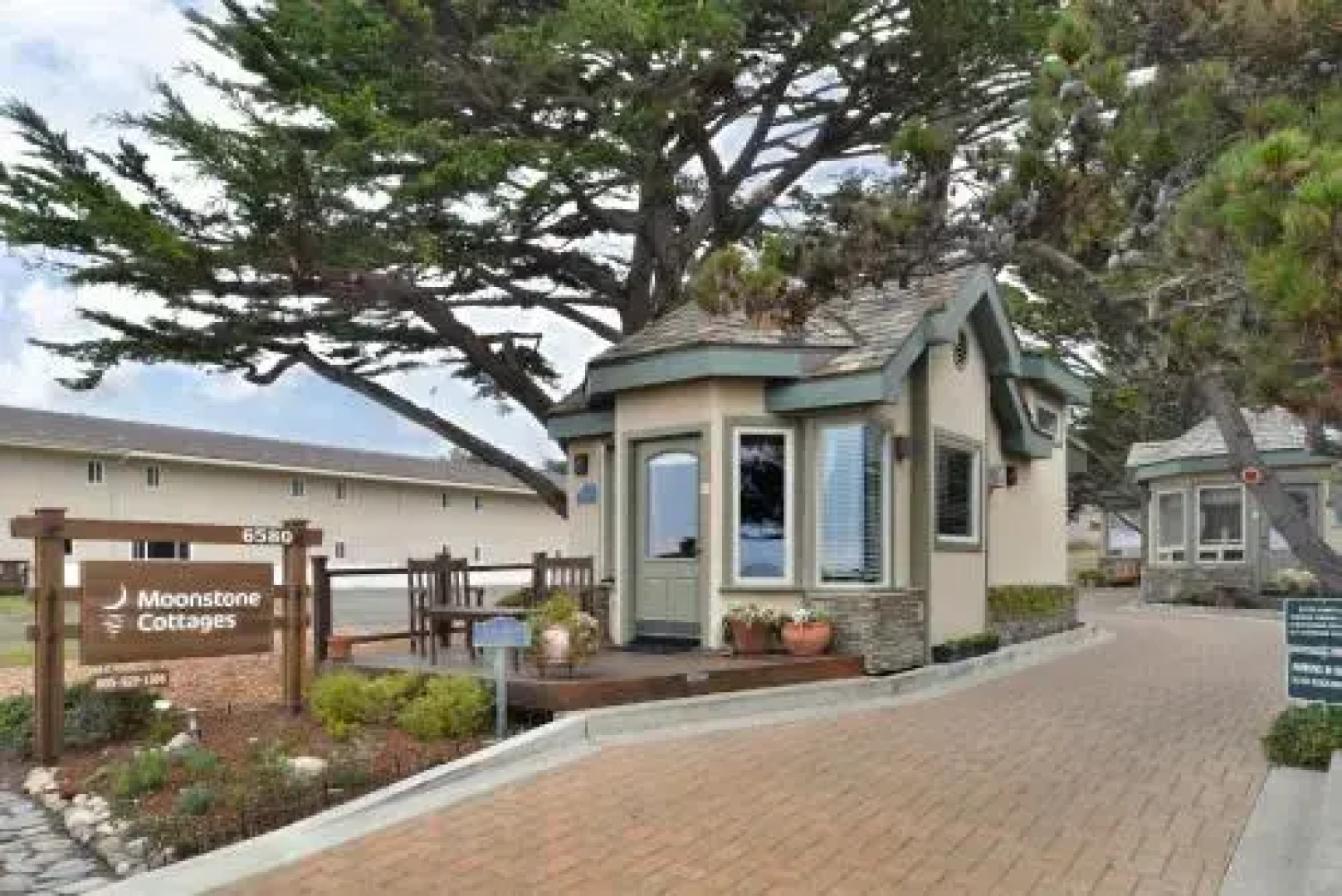Moonstone Cottages by the Sea