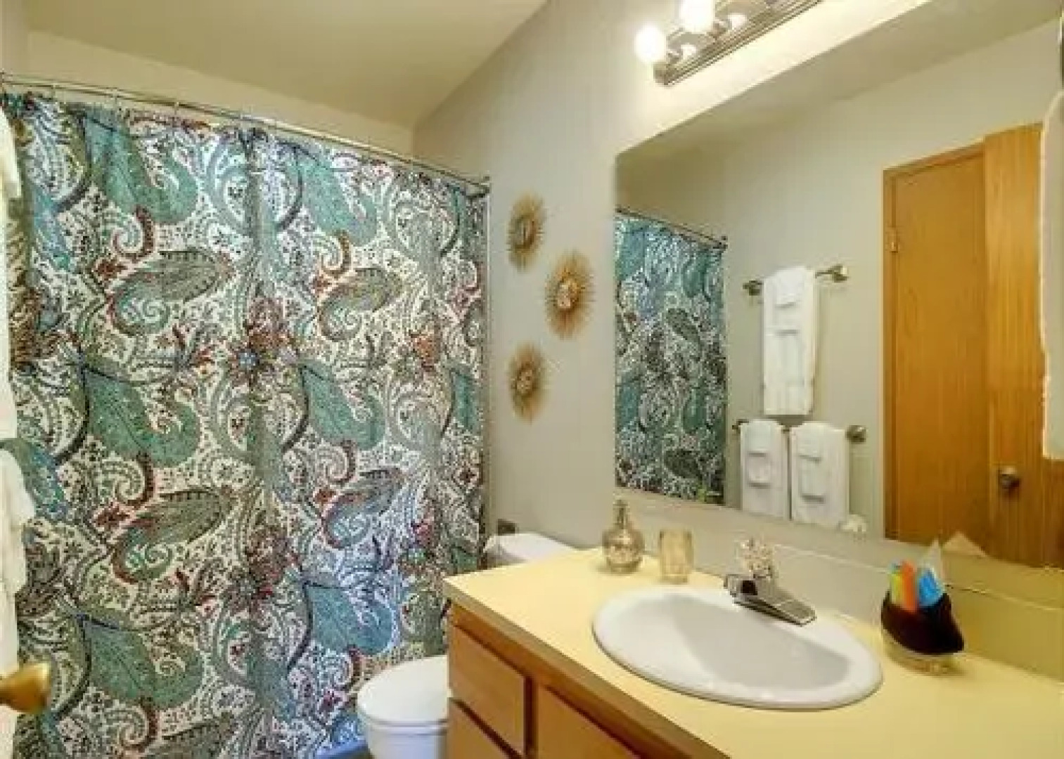 Phinney Suites Retreat - Two Bedroom Townhome with Fireplace