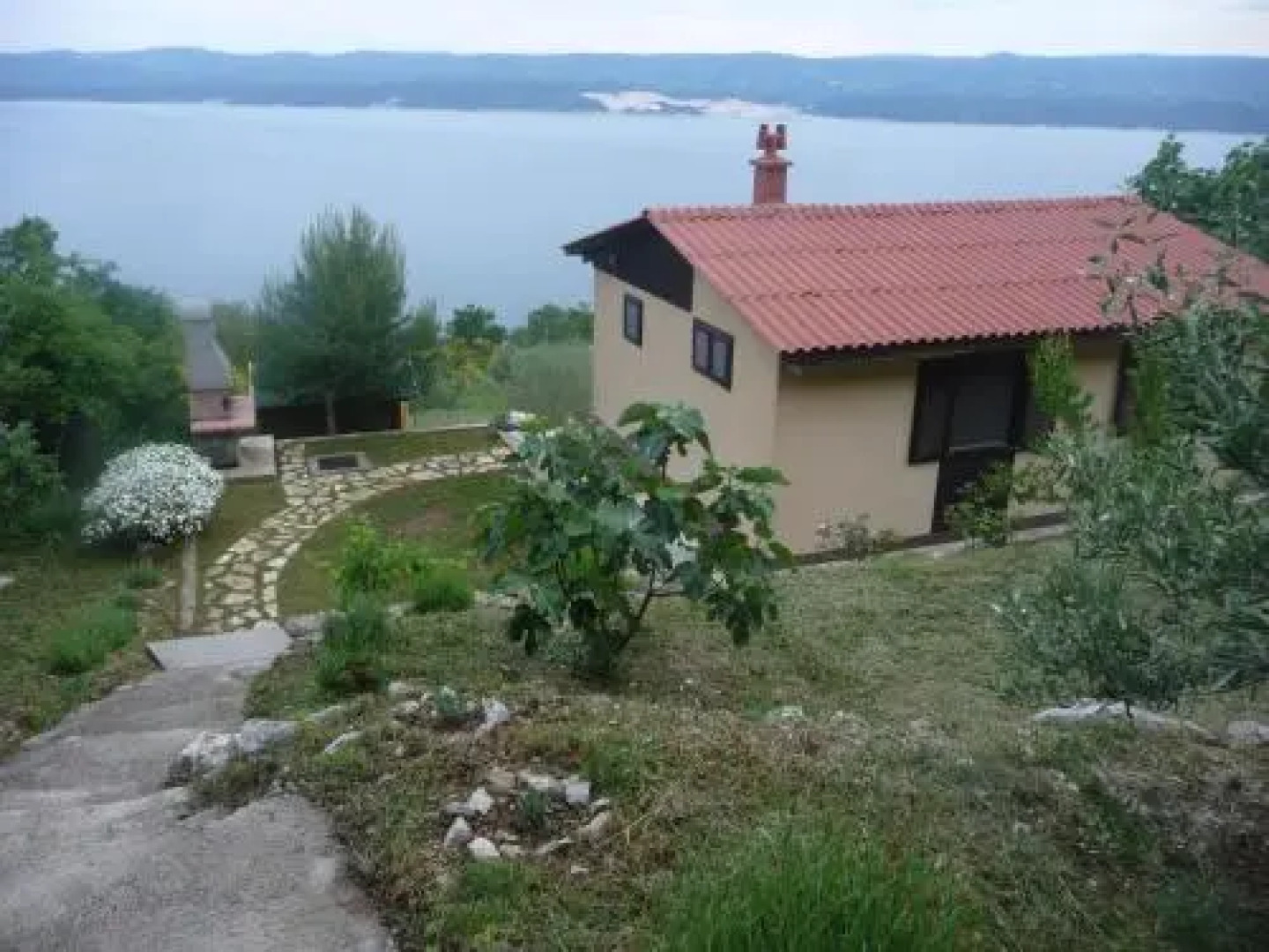 Charismatic Garden Cottage with Sea View