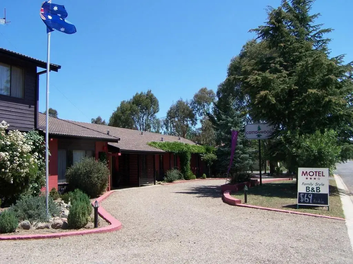 Cottonwood Lodge