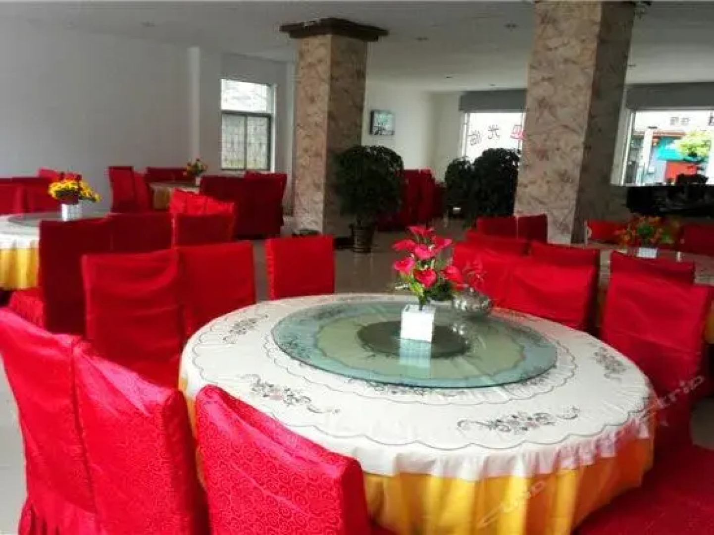 Shangluo Jinsi Gorge Julong Hotel
