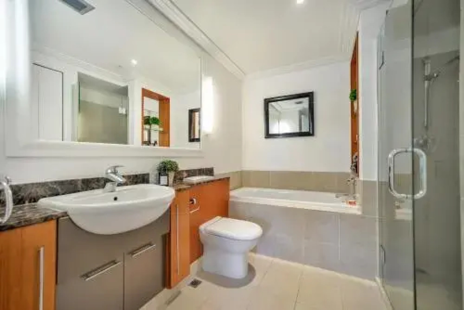 CBD Viaduct Harbour Resort