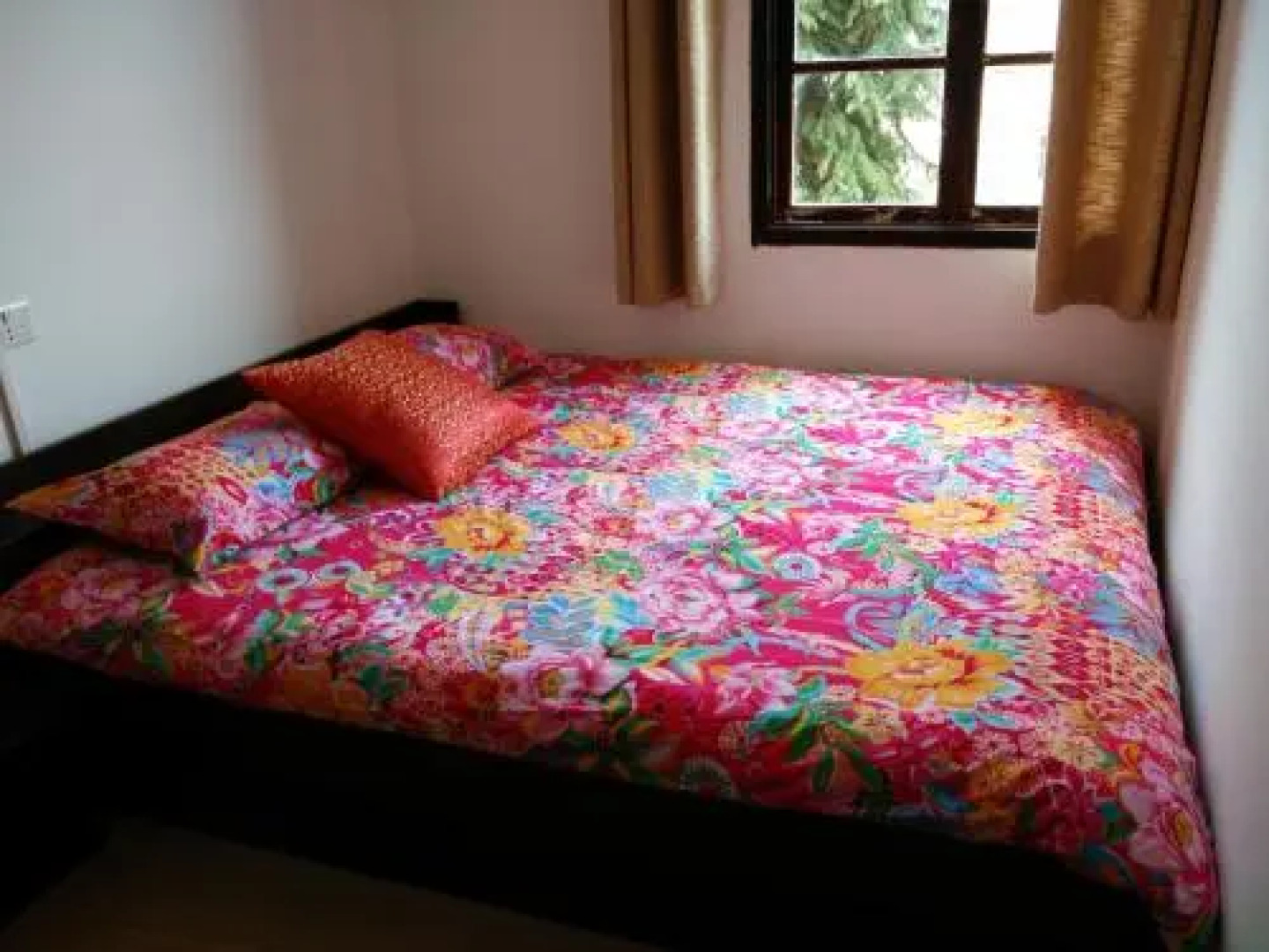 Yuanyang Flower and Horse Inn