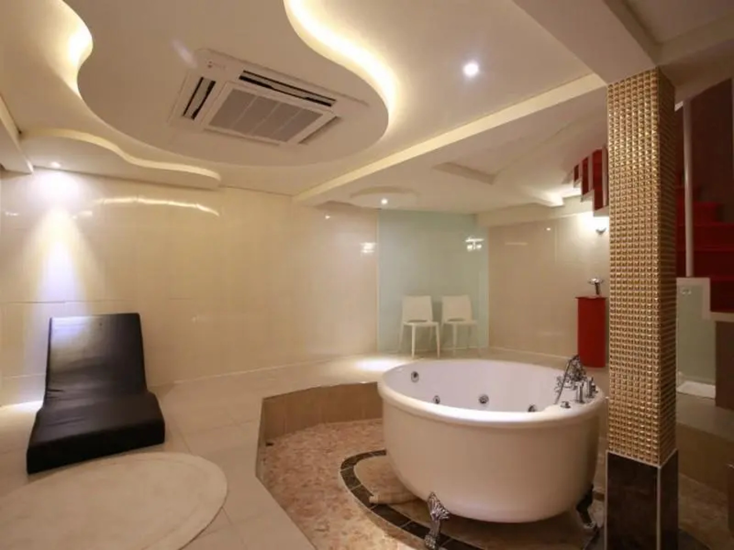 Hanam Lucy Hotel