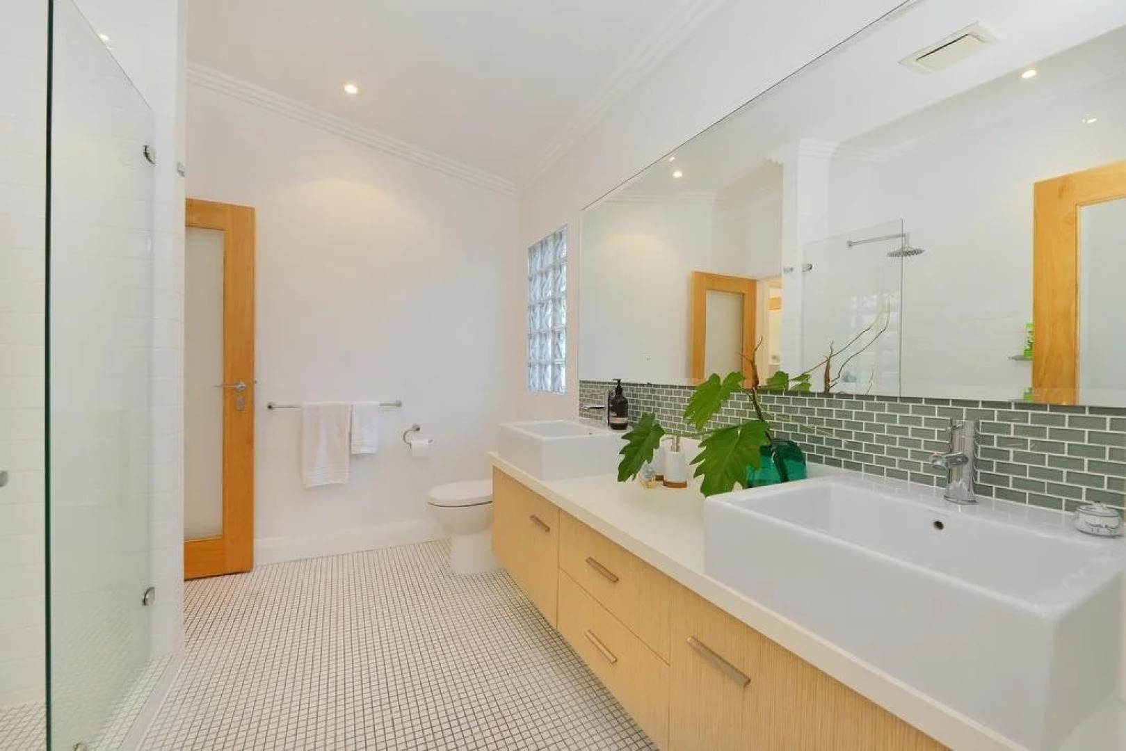 Pineapple Petes Beach House