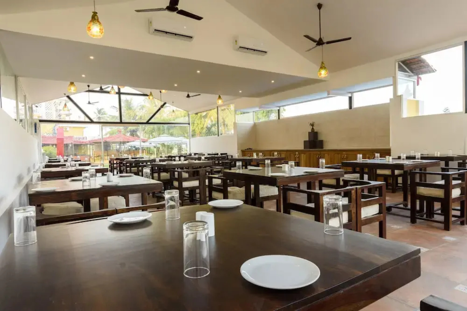 OYO 10956 Oliva Resorts