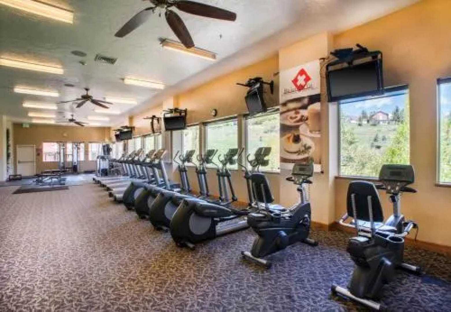 Hotel and Resort Rooms by Midway Lodging