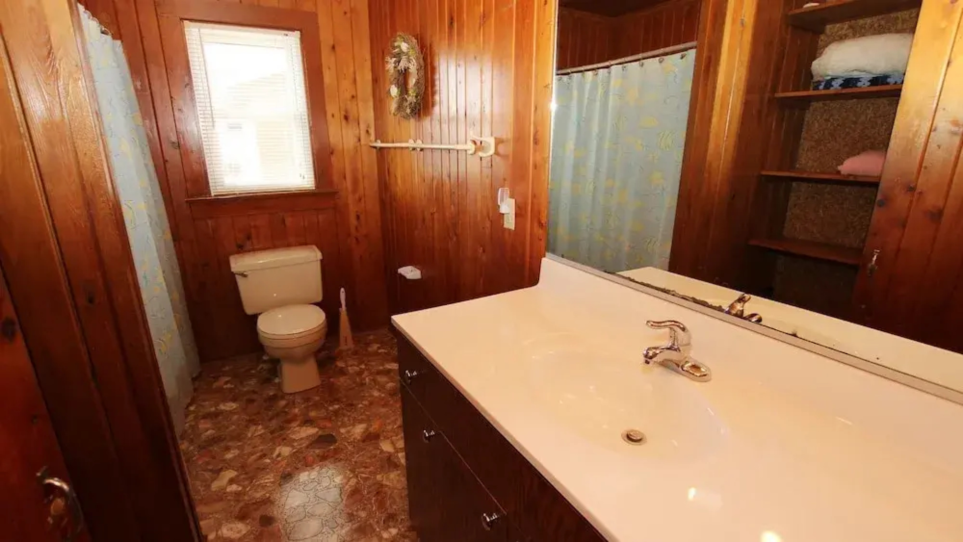Sweet Virginia Breeze - 5 Br home by RedAwning