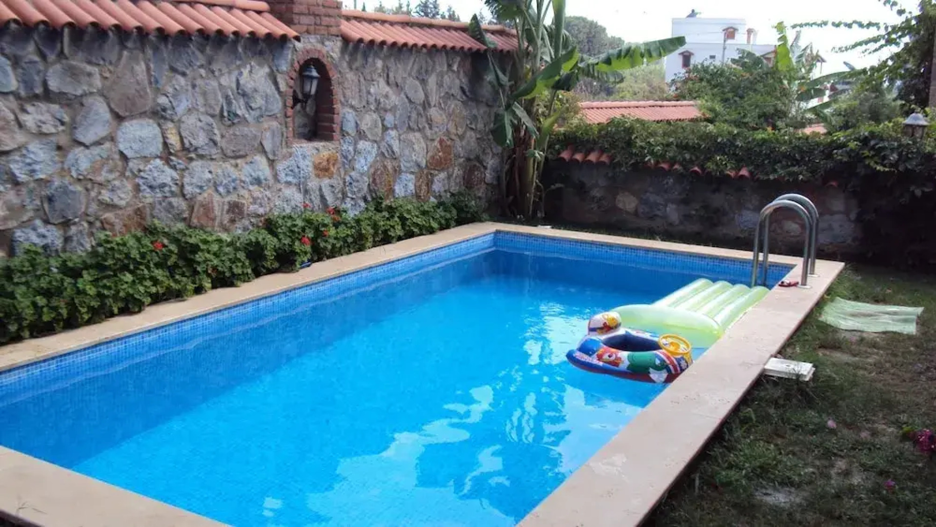 Important Group Villa Berry