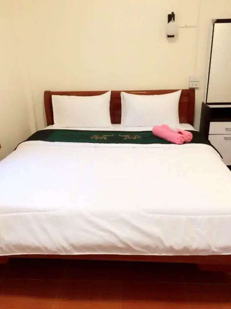 Tong111 Rattaburi Hotel