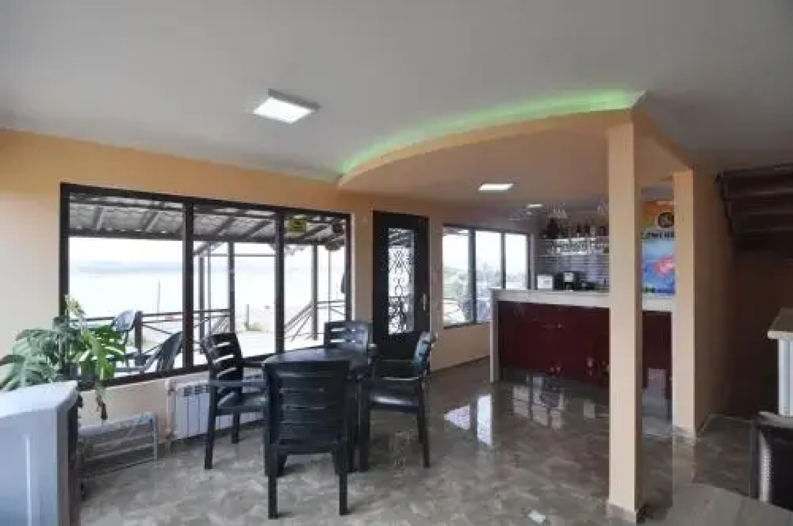 Aphra Hotel