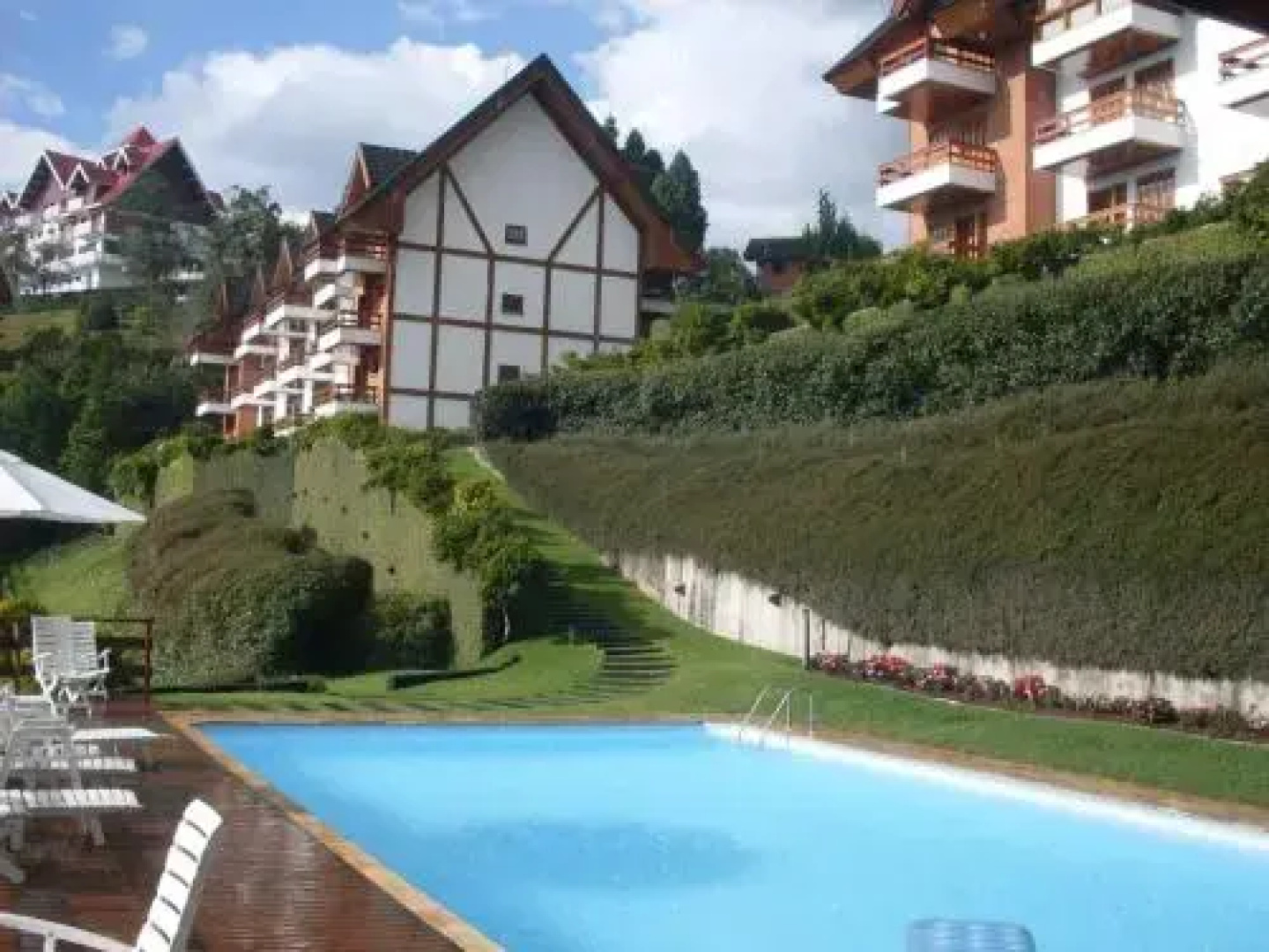 Preços especiais para estadia semanal e ou mensal COBERTURA Condomínio Switzerland Village