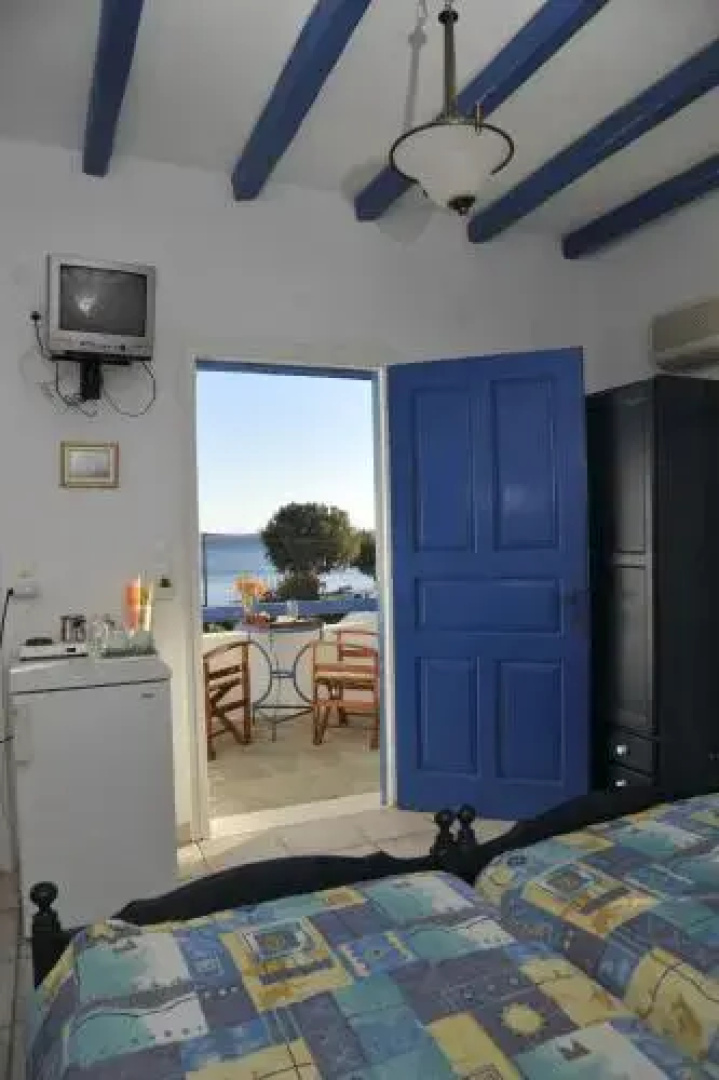 George's beach studios Aliki Paros