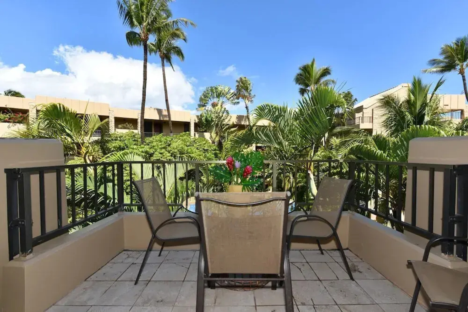 Paki Maui 415 by RedAwning