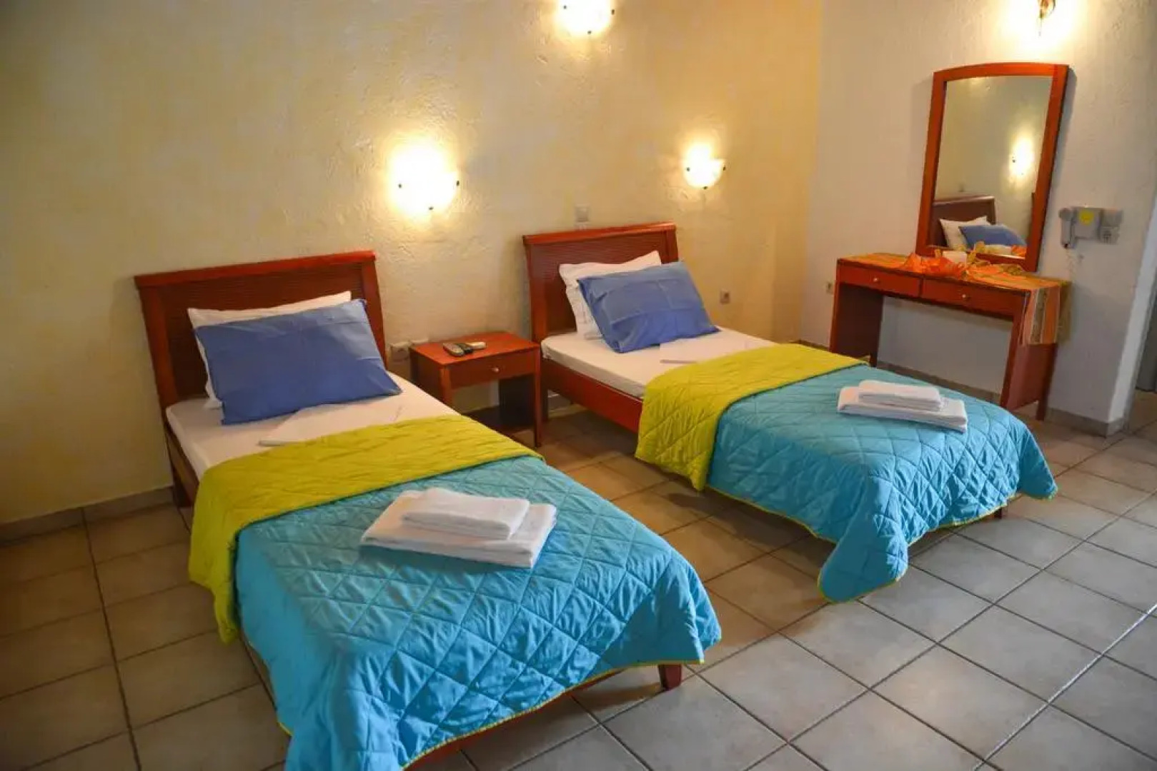 I Anatoli tou Porto Tinos